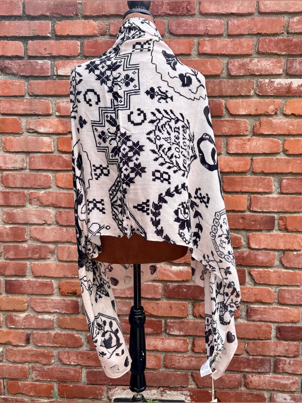 Lightweight Patterned Wrap - Picture 6 of 7
